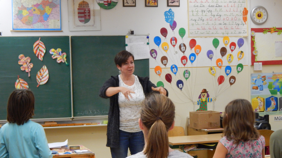 paraszthy_ildiko_vezette_be_a_boldogsagorakat_az_iskolaban.jpg Bélyegkép