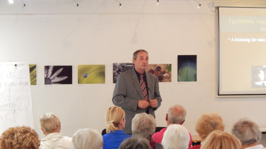 szenior_akademia_eloadas_a_kozossegrol_181020.jpg Bélyegkép