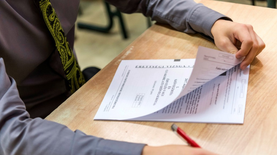 erettsegi.jpg Bélyegkép