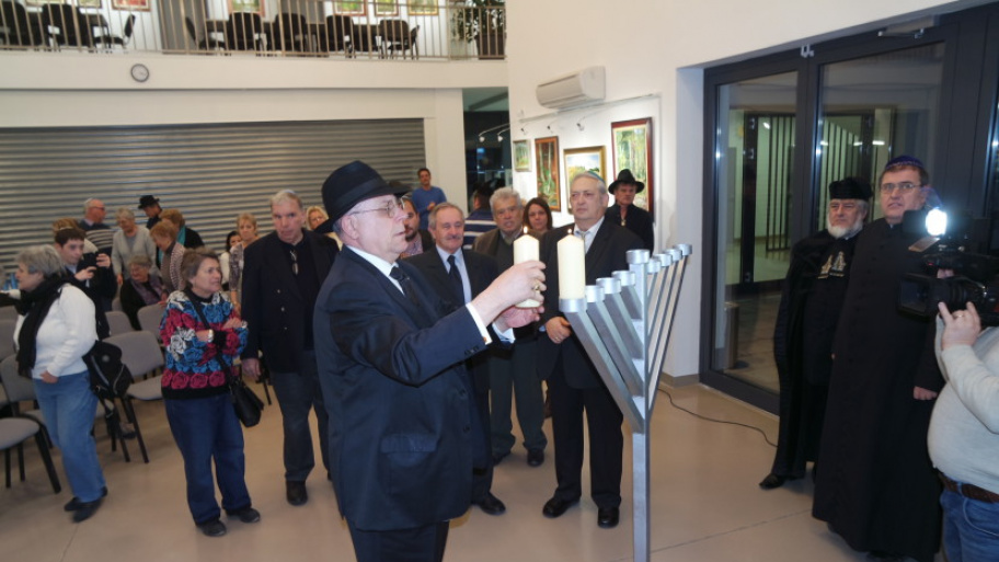 hanuka_181202.jpg Bélyegkép