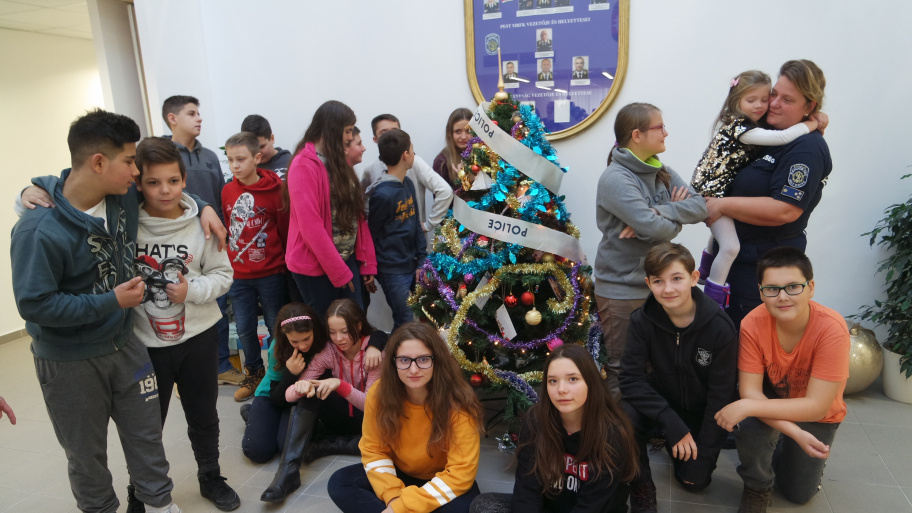 rendorkaracsony3_181211.jpg Bélyegkép