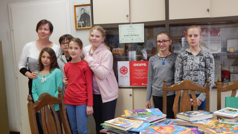 paraszthy_ildiko_es_tanitvanyai_bolyai_libri_konyvadomany_181217.jpg Bélyegkép