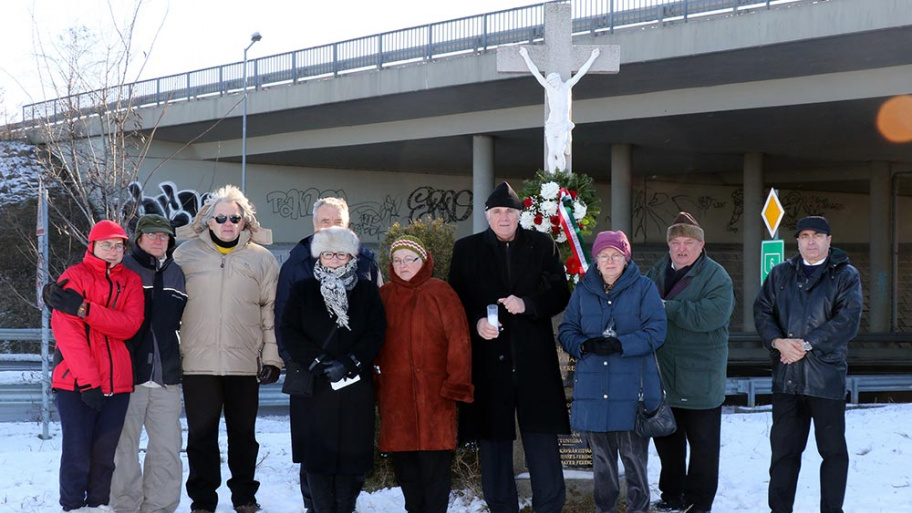 elhurcoltakkereszt_190106.jpg Bélyegkép